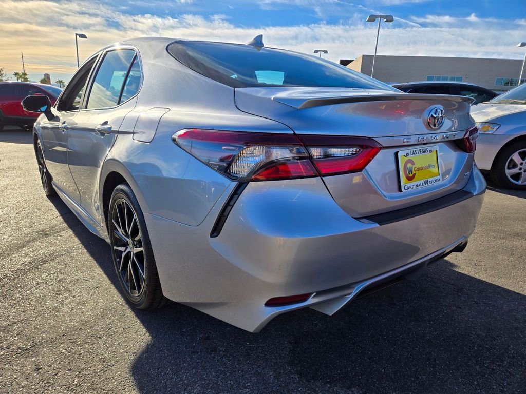 Used 2024 Toyota Camry SE image 4
