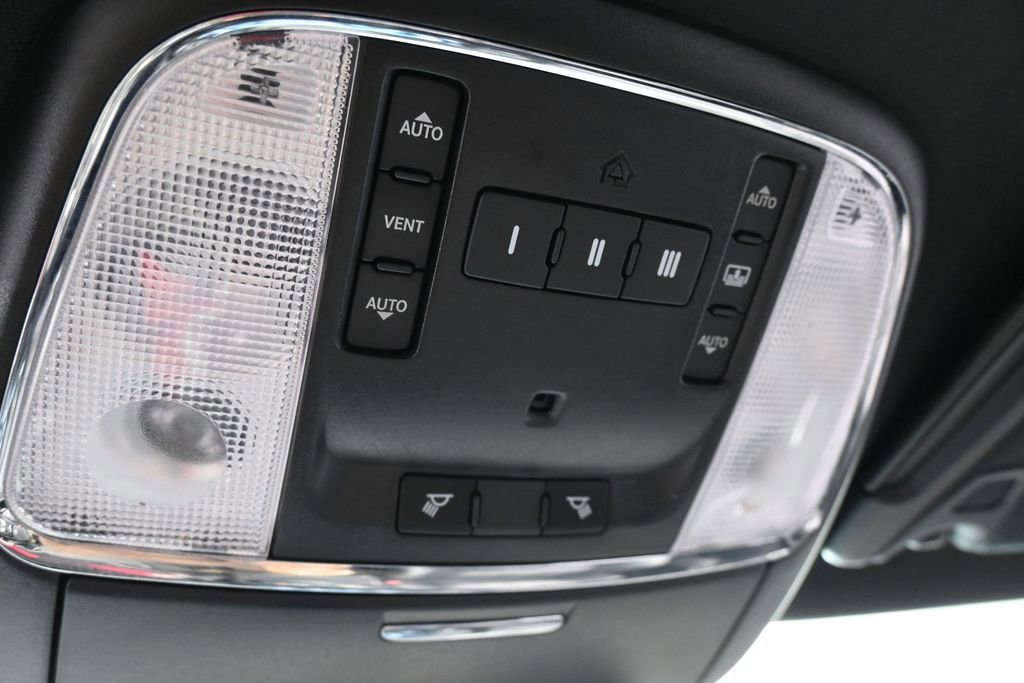 Used 2018 Chrysler 300 S w/ 300S Premium Group RWD image 25