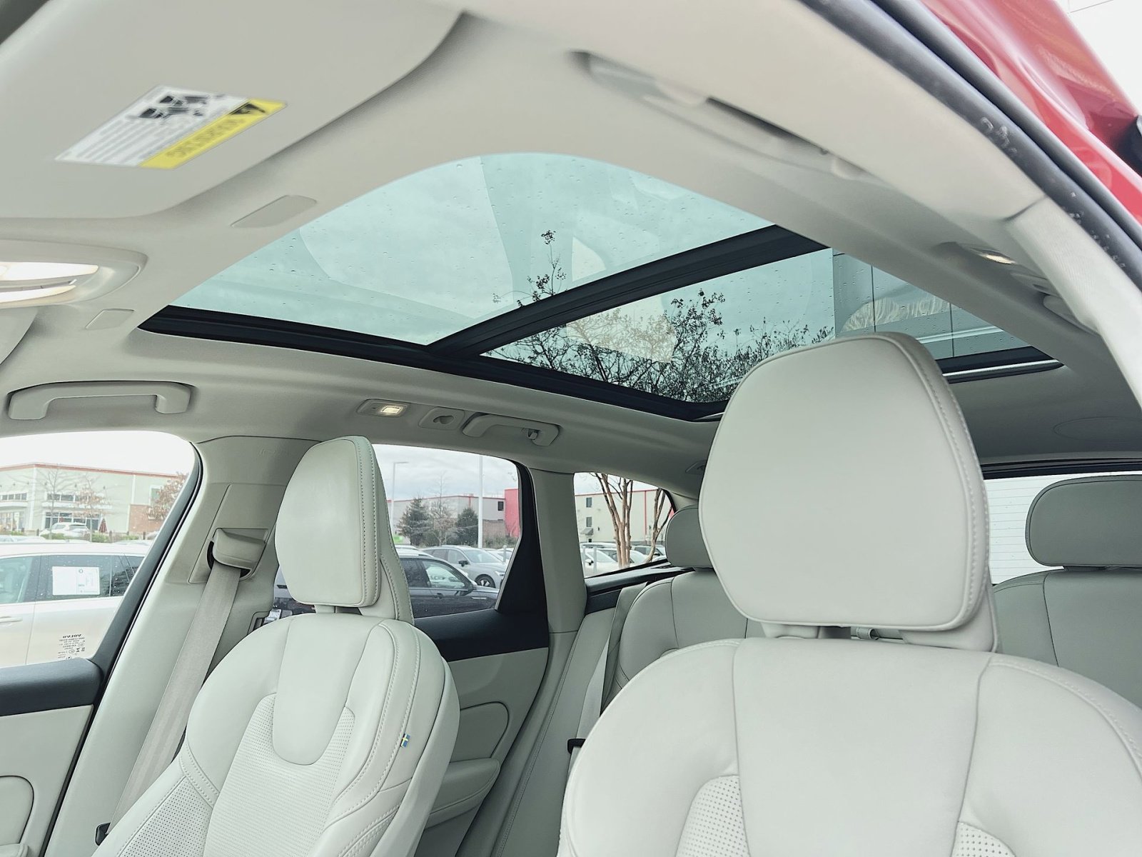 Certified 2023 Volvo XC60 B5 Ultimate w/ Climate Package image 23