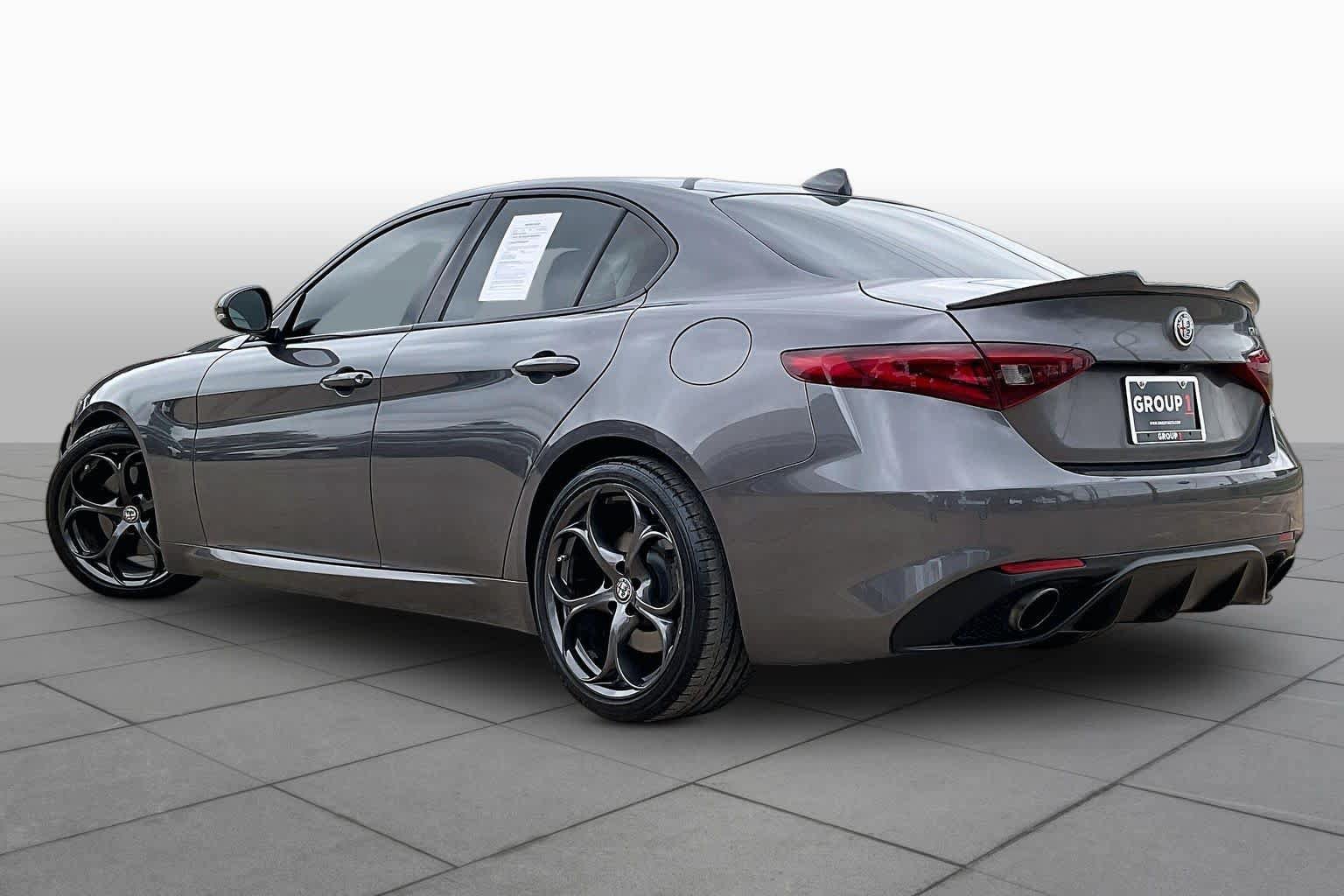 Used 2018 Alfa Romeo Giulia Ti Sport w/ Quick Order Package 22U Sport RWD image 11