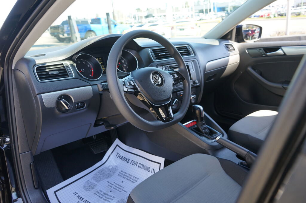 Used 2017 Volkswagen Jetta S w/ Jetta S Cold Weather Package image 12