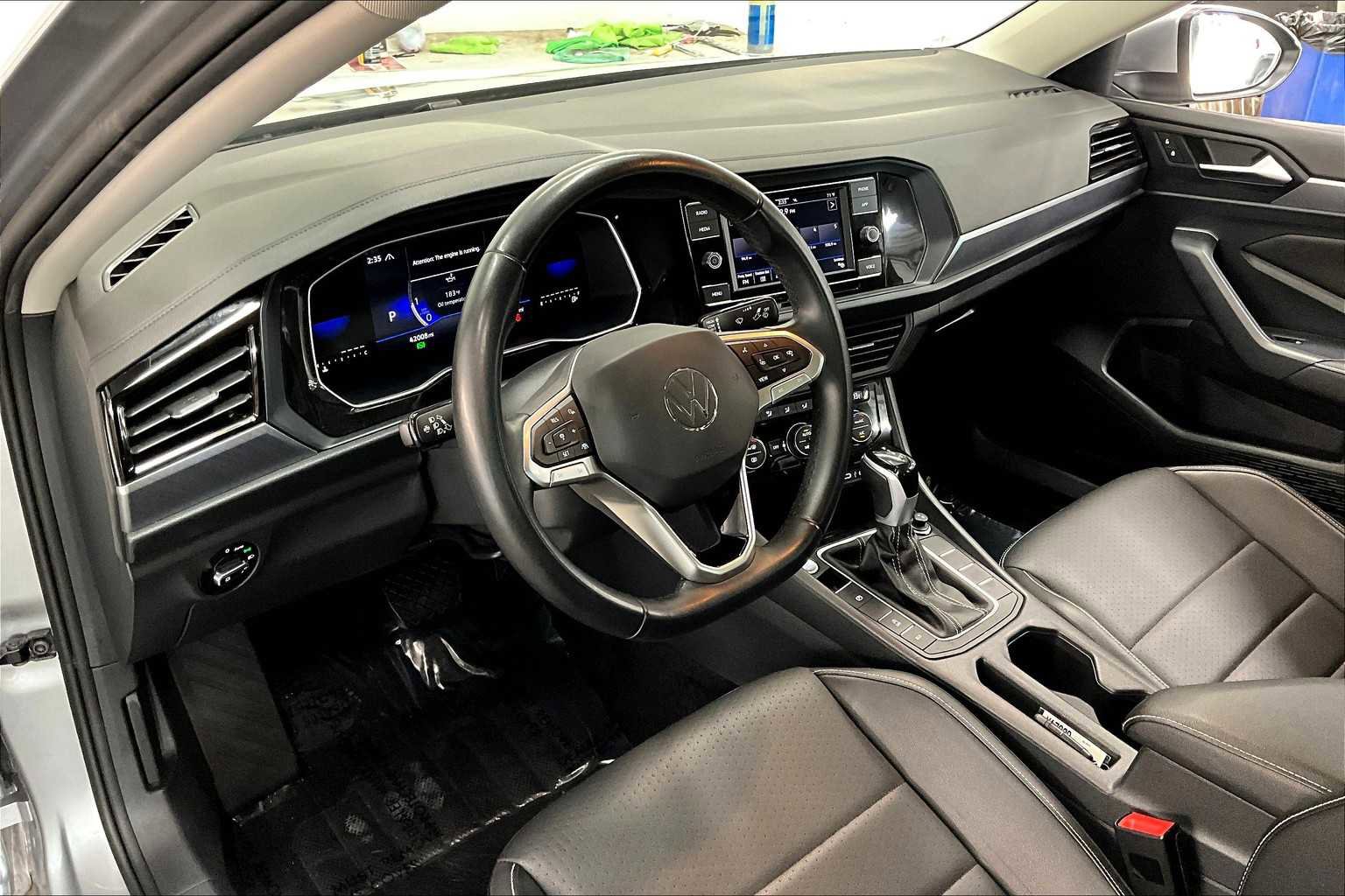 Used 2024 Volkswagen Jetta SE image 17