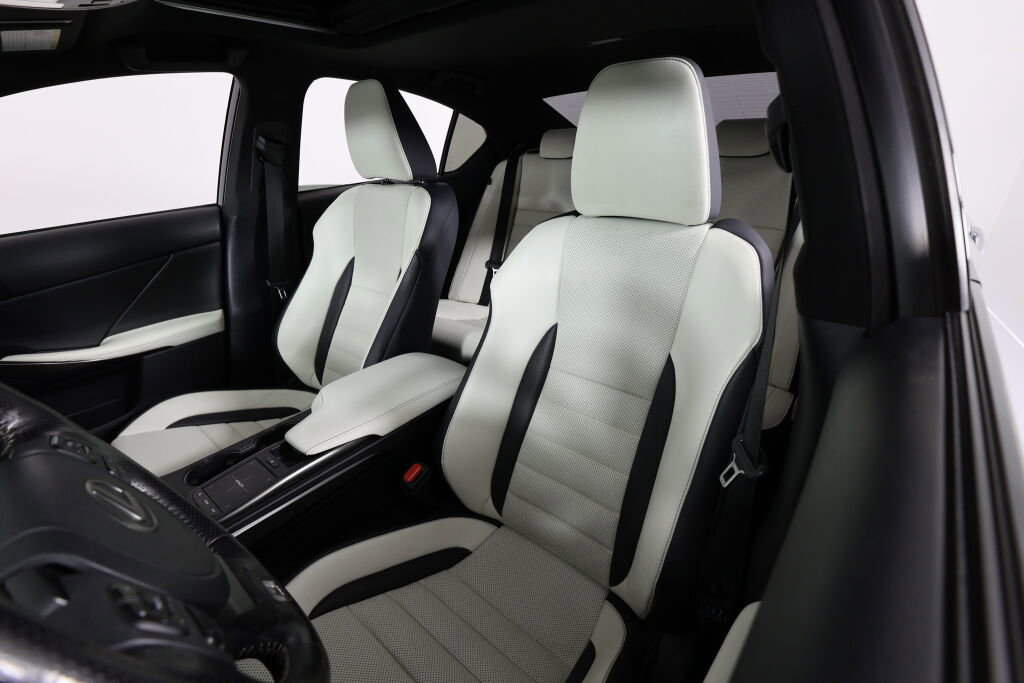 Used 2022 Lexus IS 500 RWD image 11