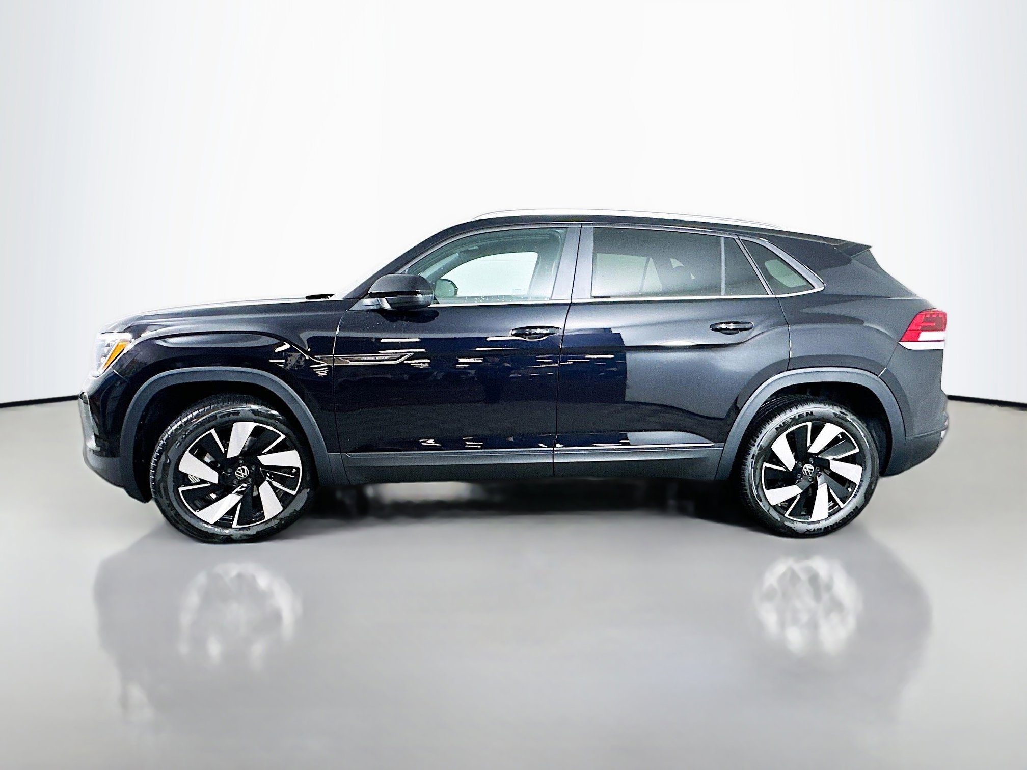 New 2026 Volkswagen Atlas Cross Sport SE image 4