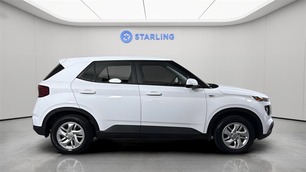 Used 2022 Hyundai Venue SE image 11