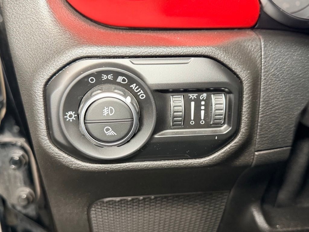 Used 2021 Jeep Gladiator Rubicon w/ Dual Top Group AWD/4WD image 17