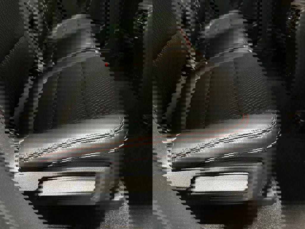 Used 2025 Ford Escape ST-Line image 46