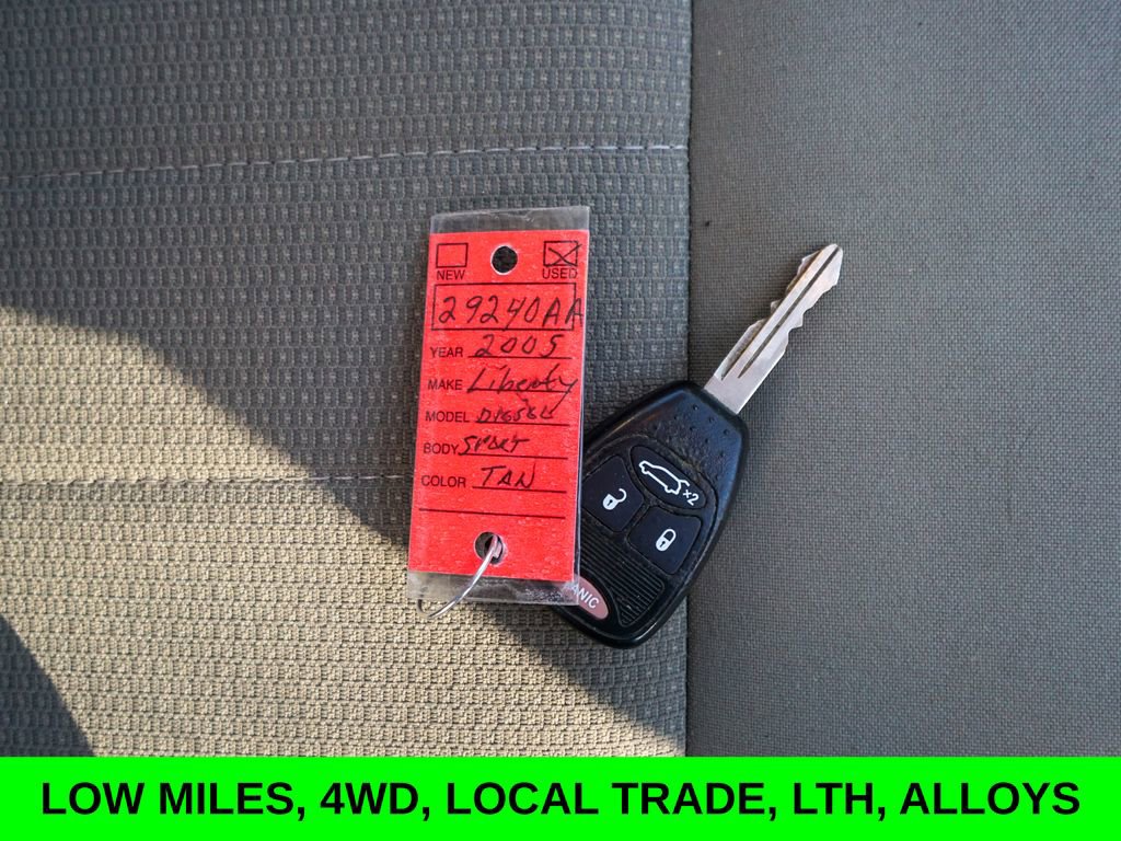 Used 2005 Jeep Liberty Limited w/ Trailer Tow Group image 28