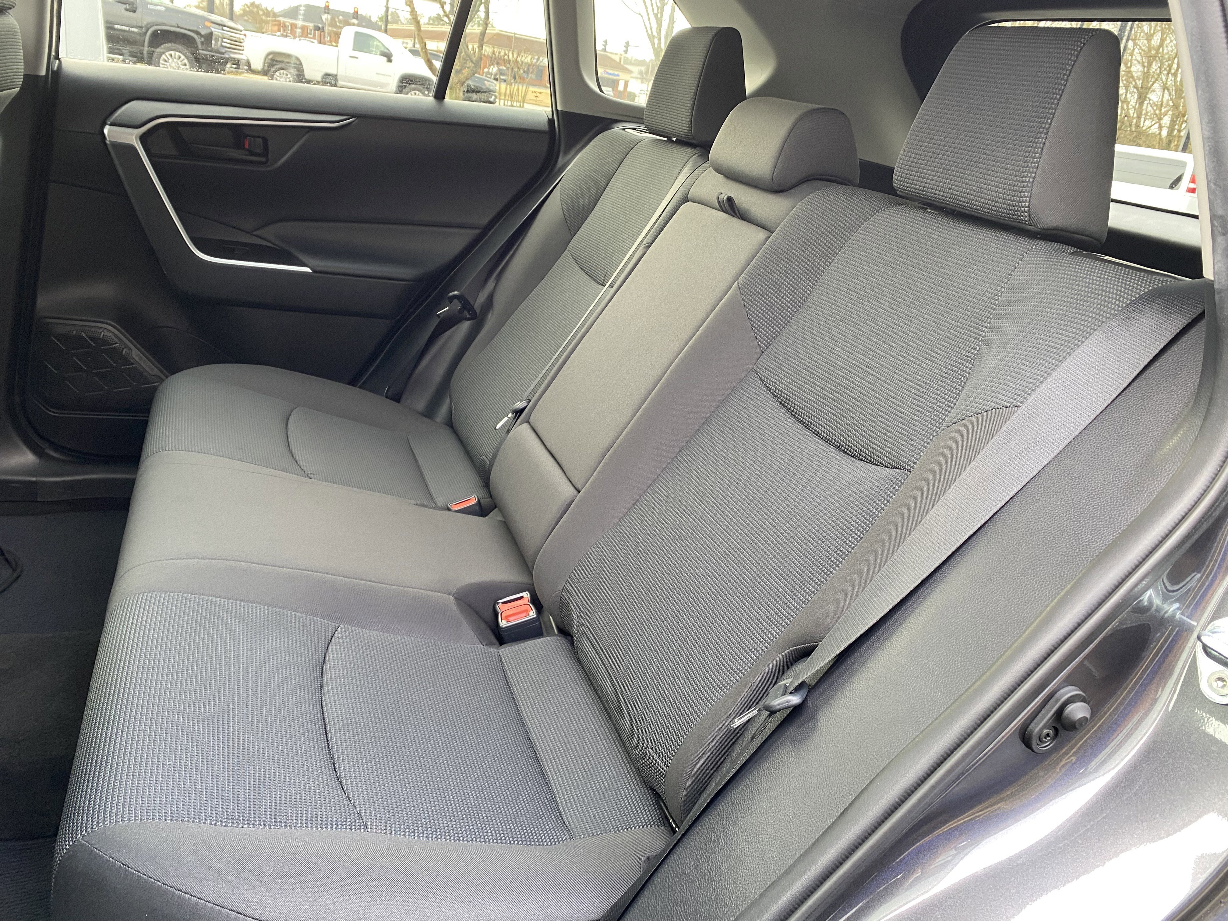 Used 2021 Toyota RAV4 LE image 34