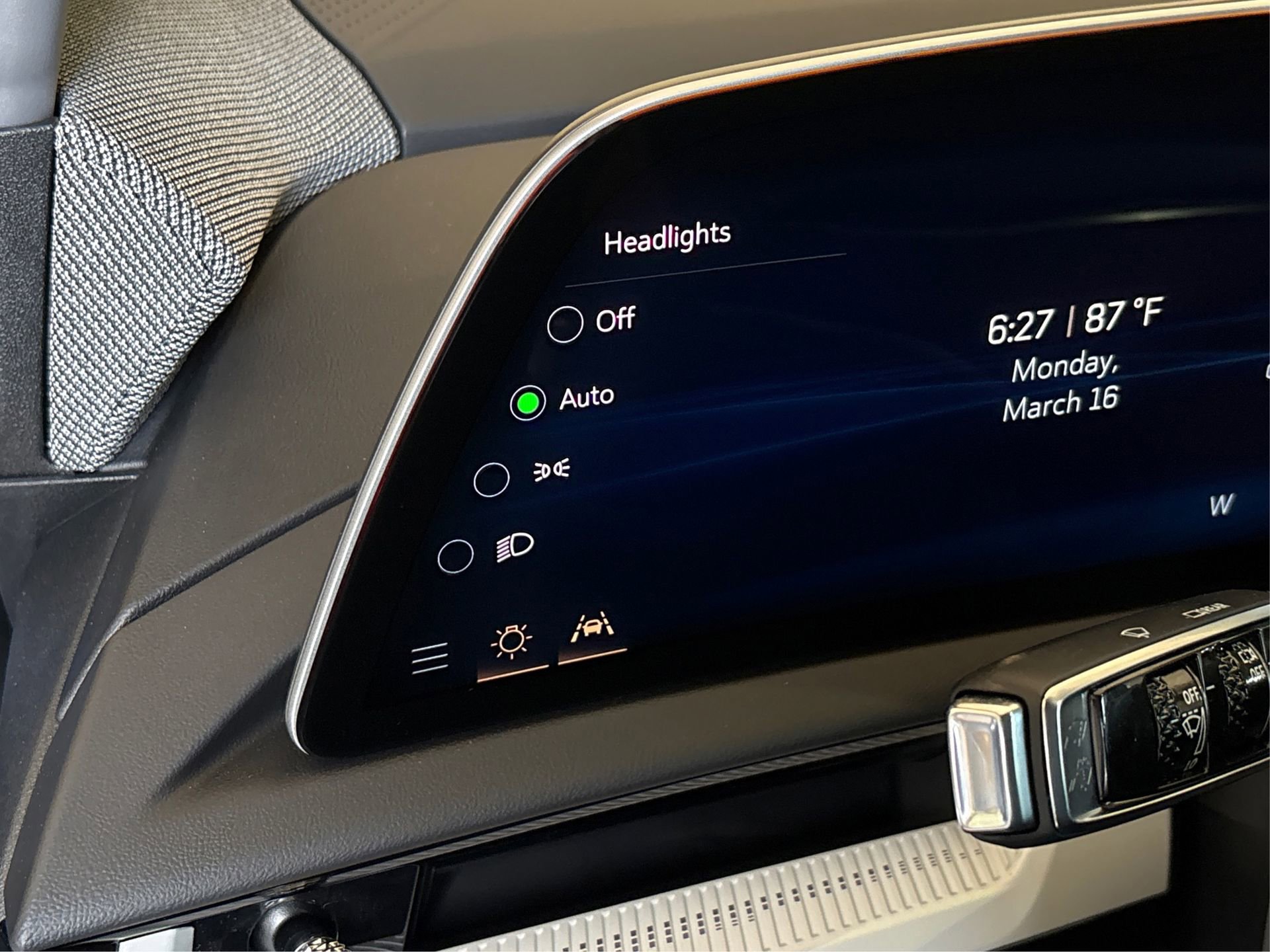 New 2026 Cadillac Optiq Luxury 1 image 20