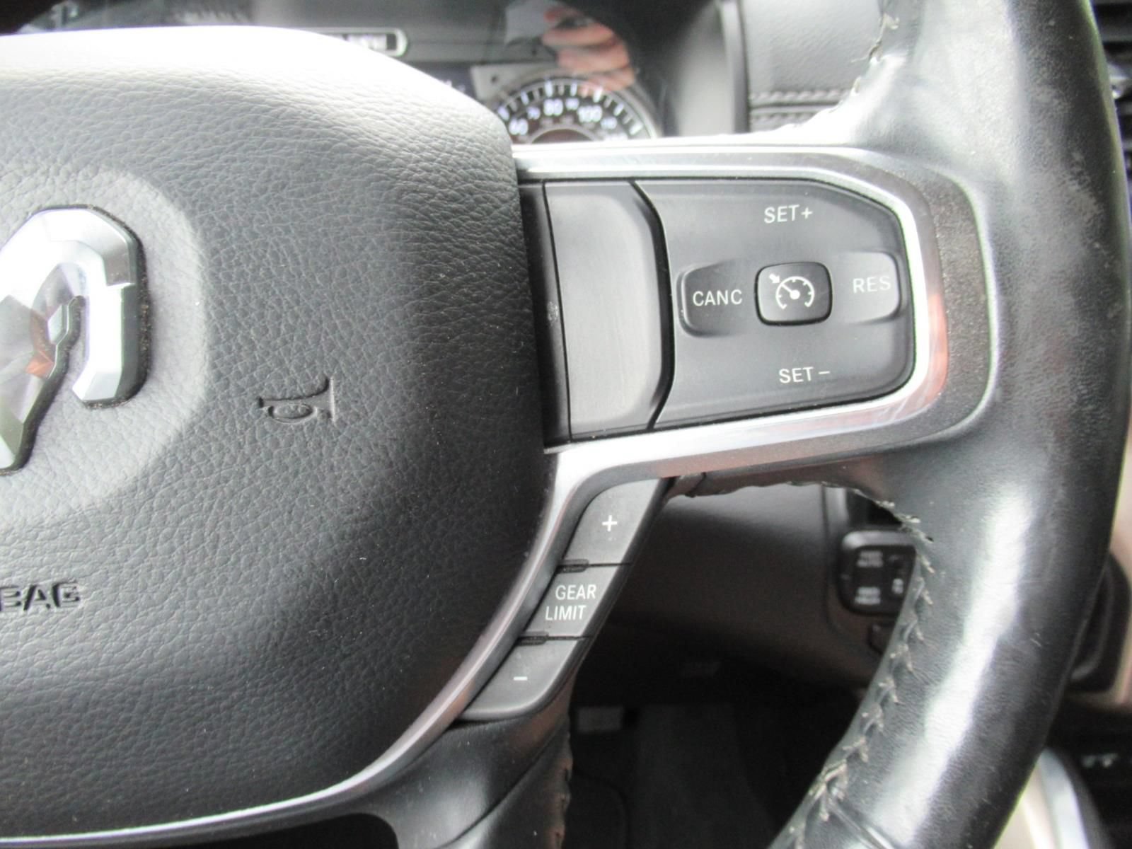 Used 2019 RAM 1500 Laramie AWD/4WD image 26