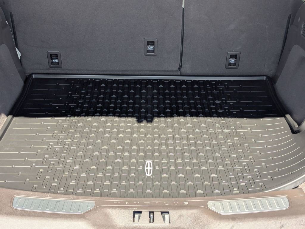 Used 2025 Lincoln Nautilus Black Label w/ Jet Appearance Package AWD/4WD image 7