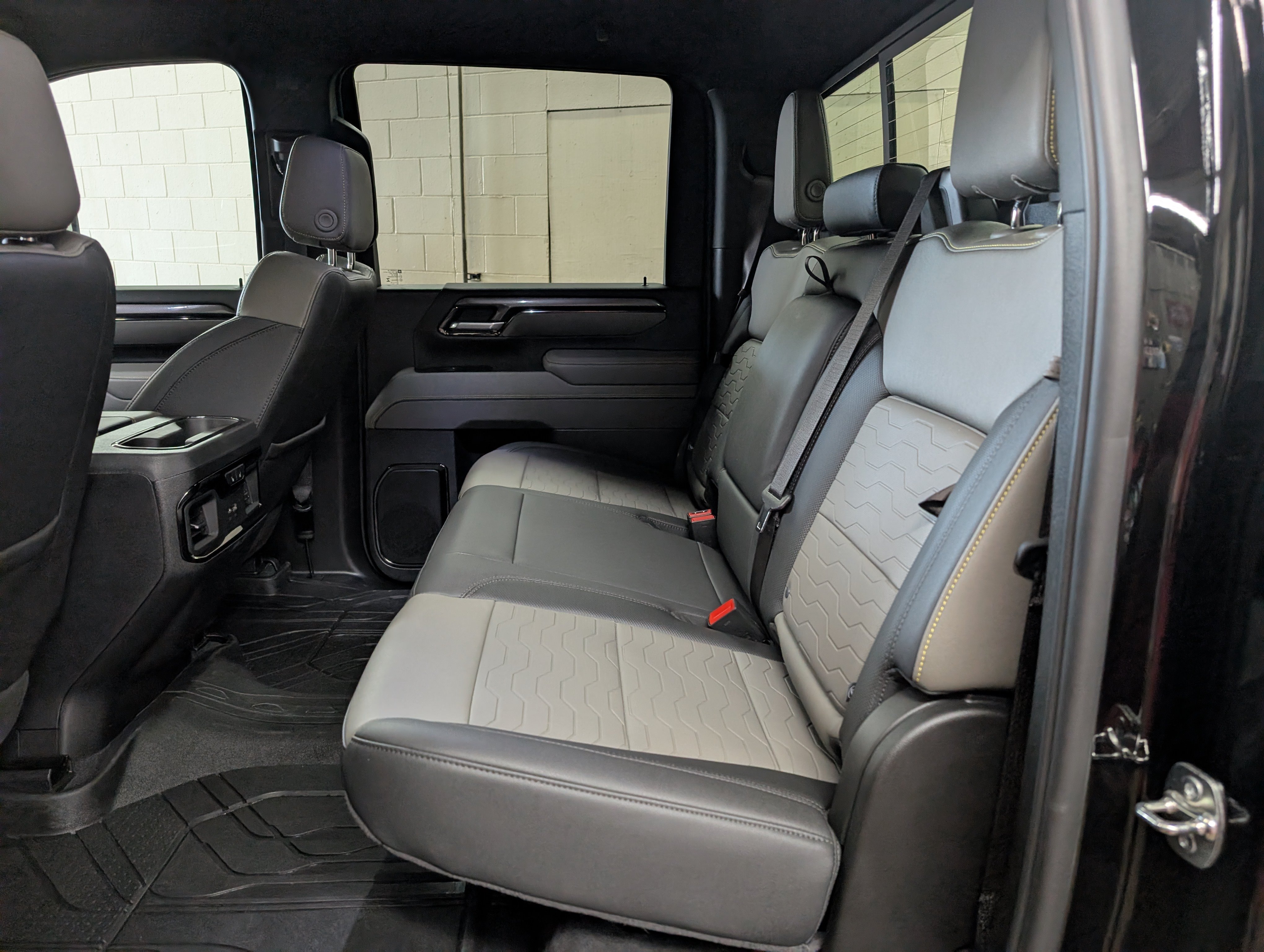 Used 2026 Chevrolet Silverado 2500 ZR2 w/ LPO, Dark Essentials Package AWD/4WD image 8