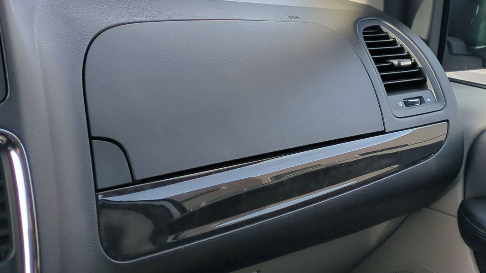 Used 2014 Dodge Grand Caravan SXT image 30