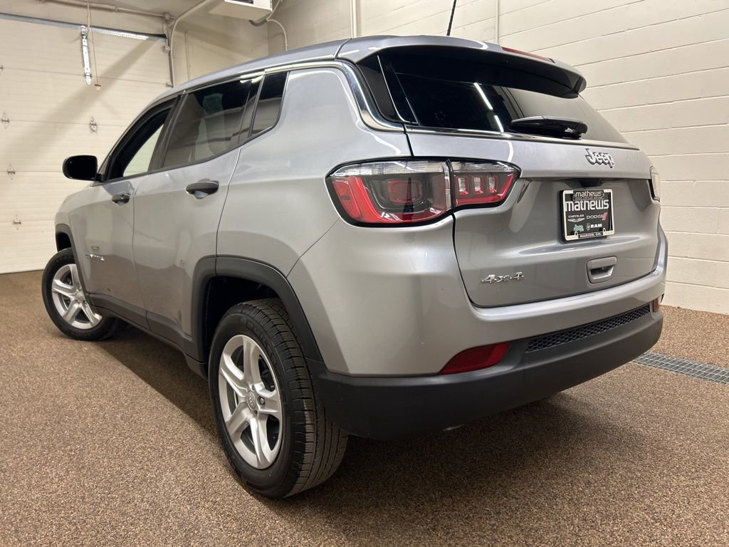 Used 2024 Jeep Compass Sport image 4