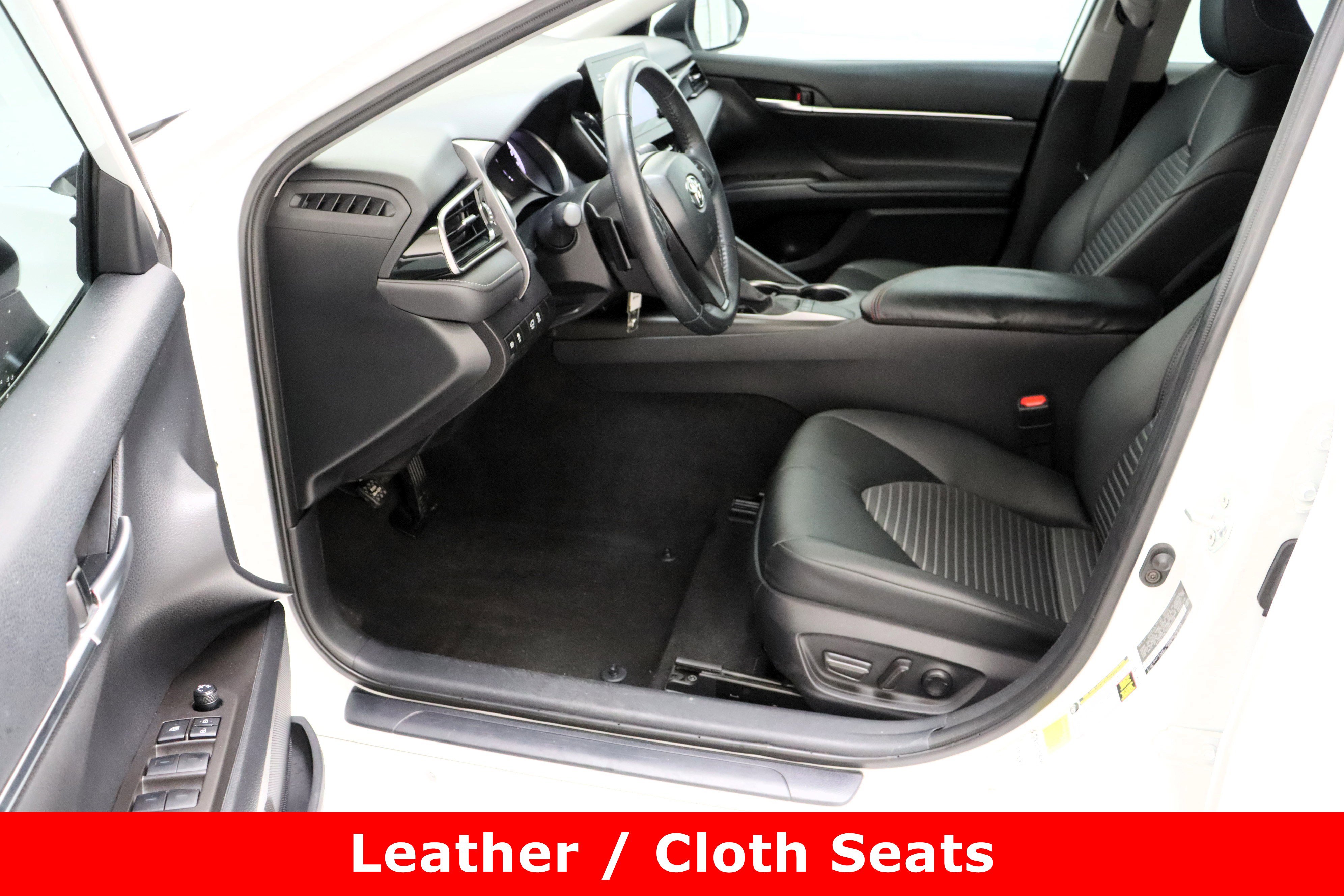 Used 2024 Toyota Camry SE image 14