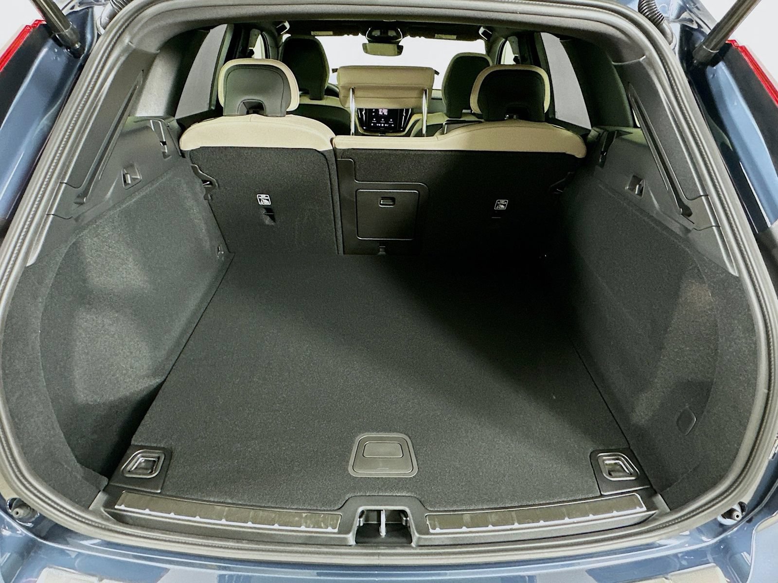 New 2026 Volvo XC60 B5 Plus w/ Protection Package Premier AWD/4WD image 41