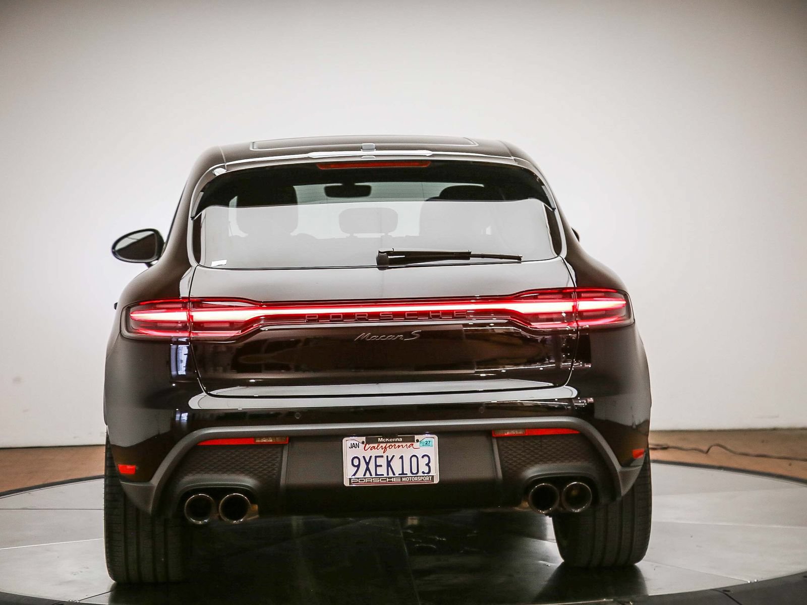 Certified 2025 Porsche Macan S AWD/4WD image 5