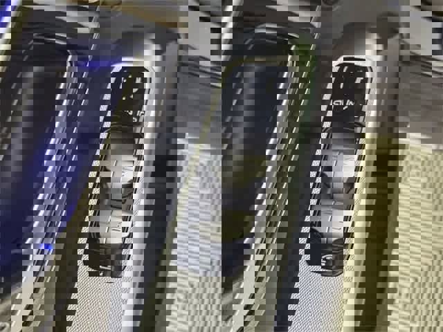 Used 2025 Mercedes-Benz GLC 300 4MATIC image 56