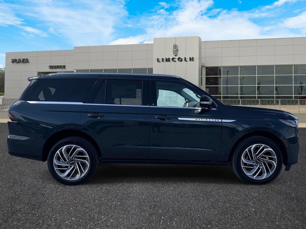 New 2026 Lincoln Navigator Reserve image 2