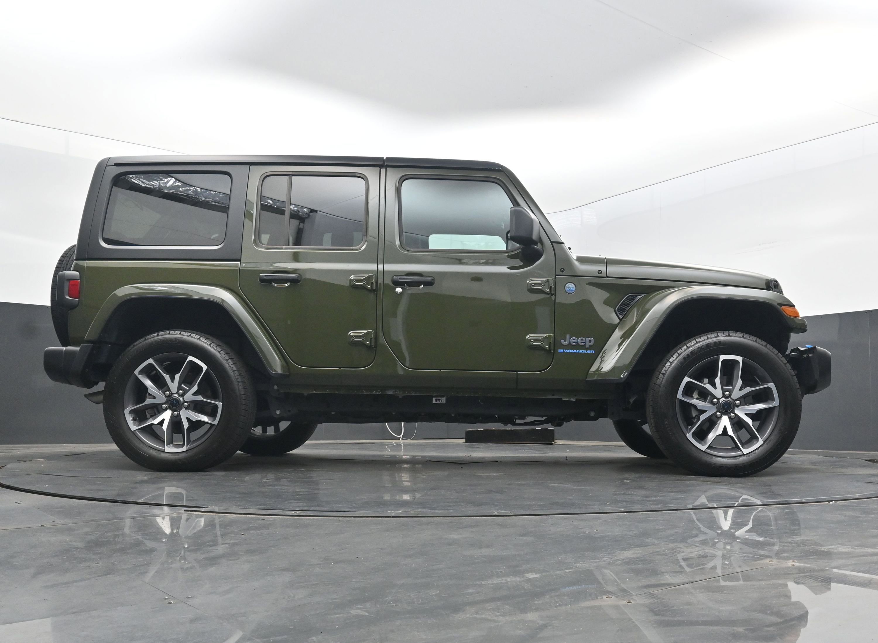 Used 2024 Jeep Wrangler Sport S image 30