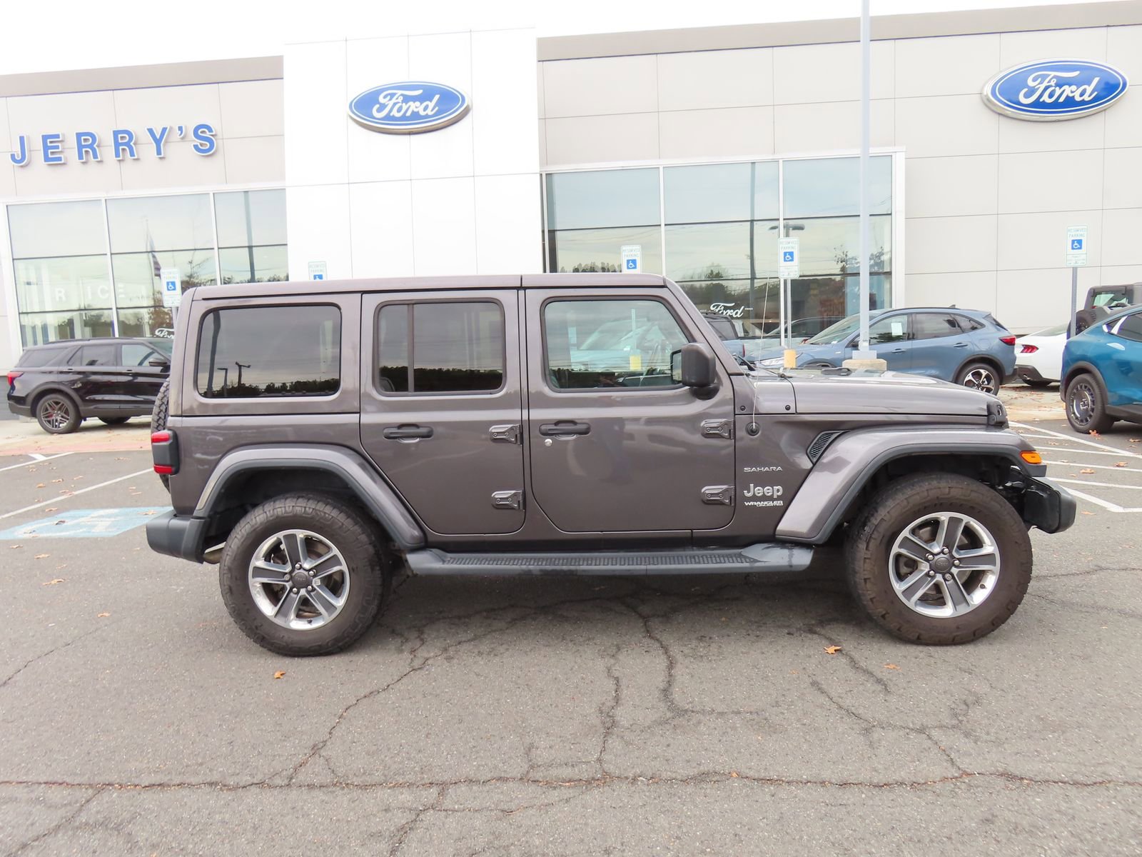 Used 2018 Jeep Wrangler Unlimited Sahara w/ LED Lighting Group image 4