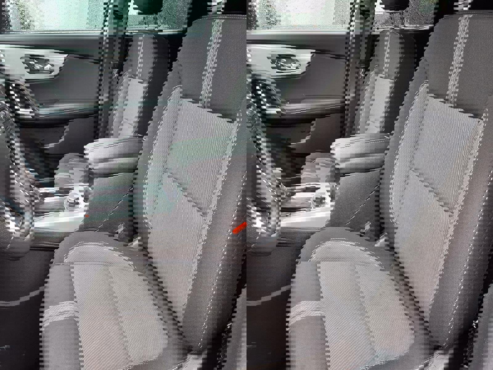 Used 2025 Chevrolet Blazer LT image 3