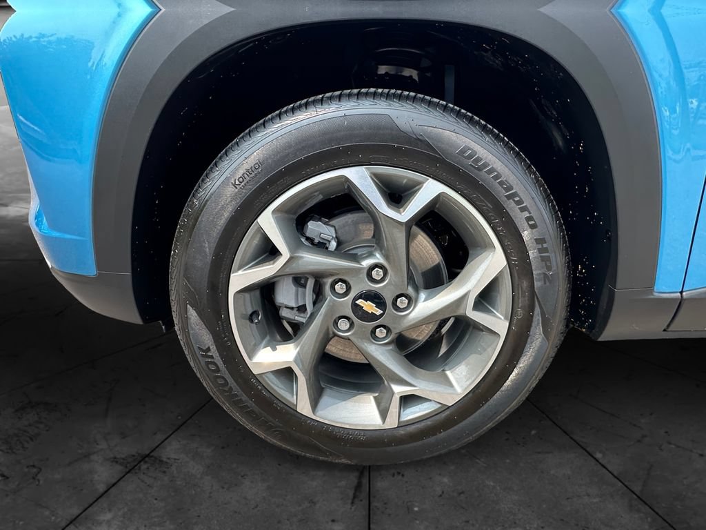 Used 2026 Chevrolet Trax LT w/ Sunroof Package FWD image 14