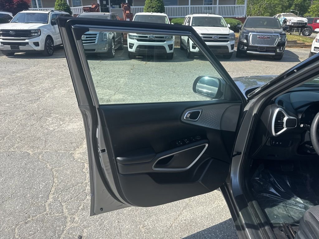 Used 2024 Kia Soul LX w/ Option Group 015 FWD image 20