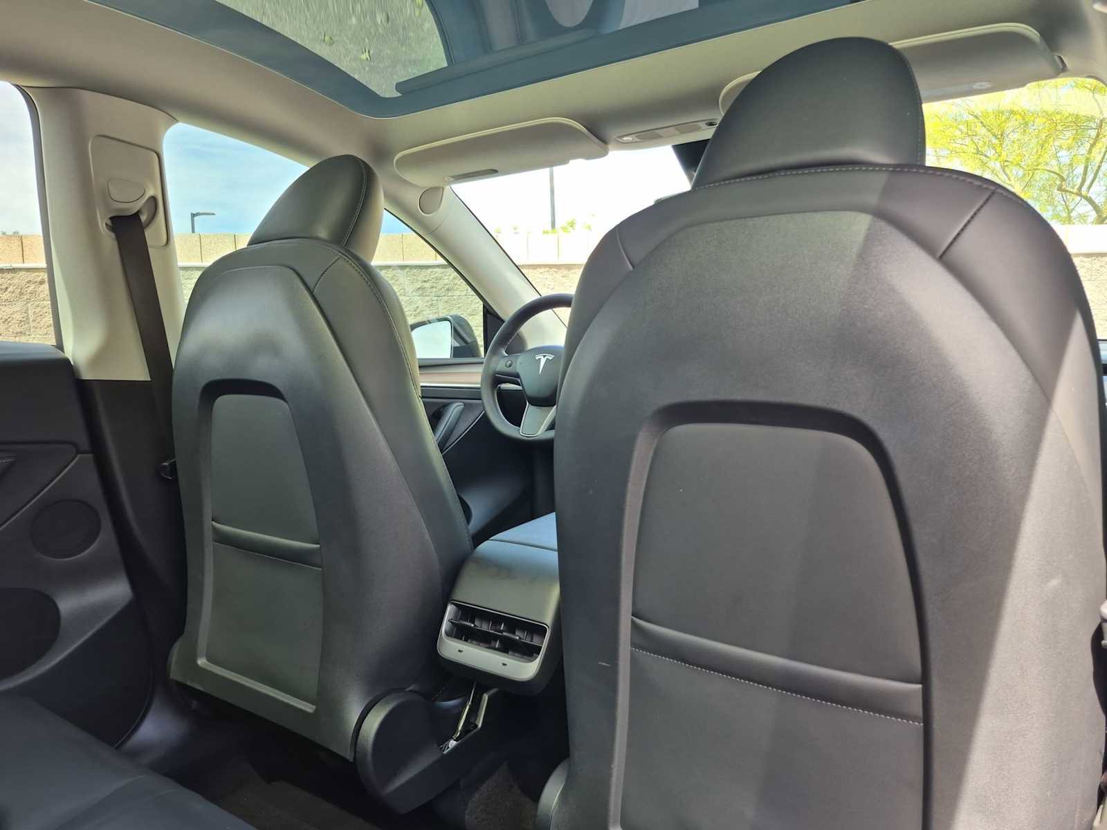 Used 2024 Tesla Model Y Long Range AWD/4WD image 16