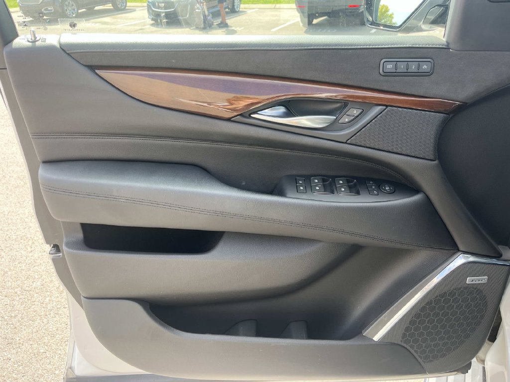 Used 2018 Cadillac Escalade ESV Premium Luxury AWD/4WD image 29