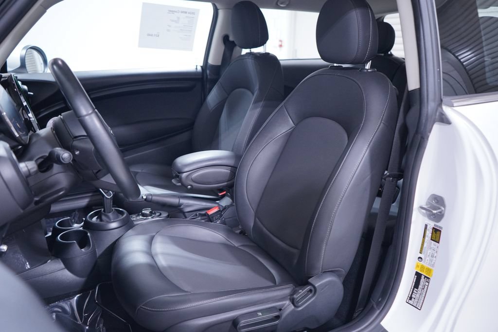 Used 2024 MINI Cooper 2-Door Hardtop FWD image 7