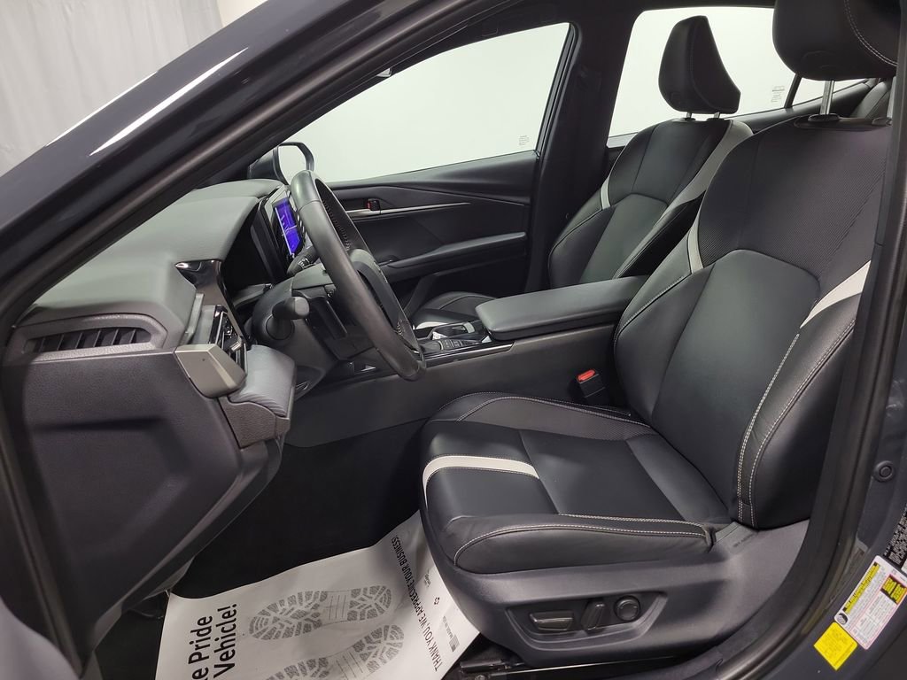 Used 2025 Toyota Camry SE image 13