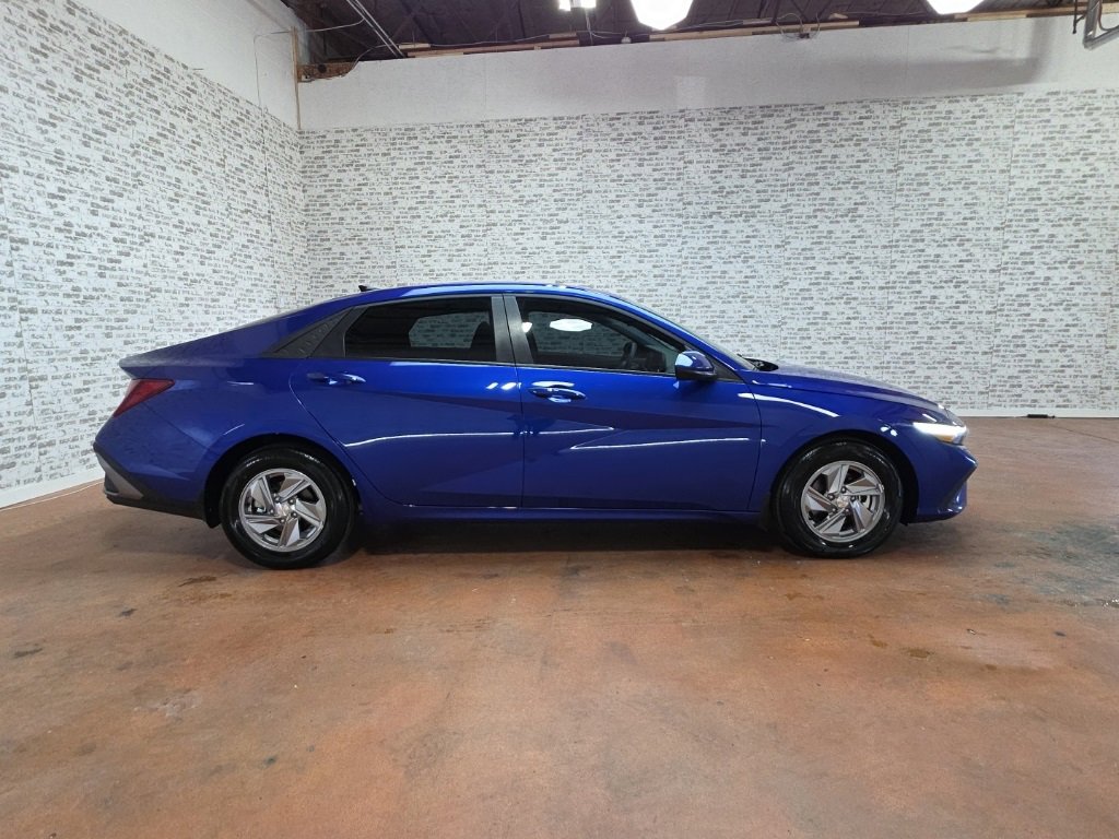 Used 2025 Hyundai Elantra SE image 6