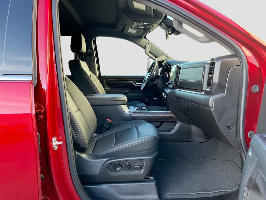 Used 2025 GMC Sierra 2500 SLT w/ SLT Premium Package image 30