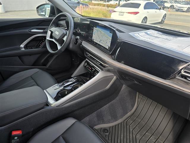 Used 2025 Audi Q5 Premium w/ Convenience Package image 19