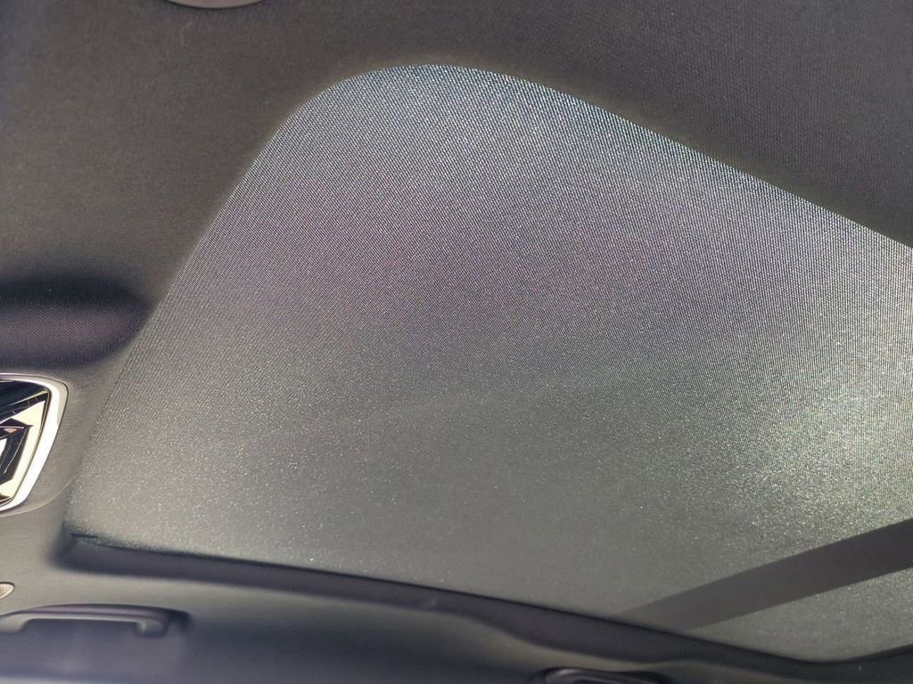 Used 2022 Land Rover Range Rover Velar R-Dynamic S image 20