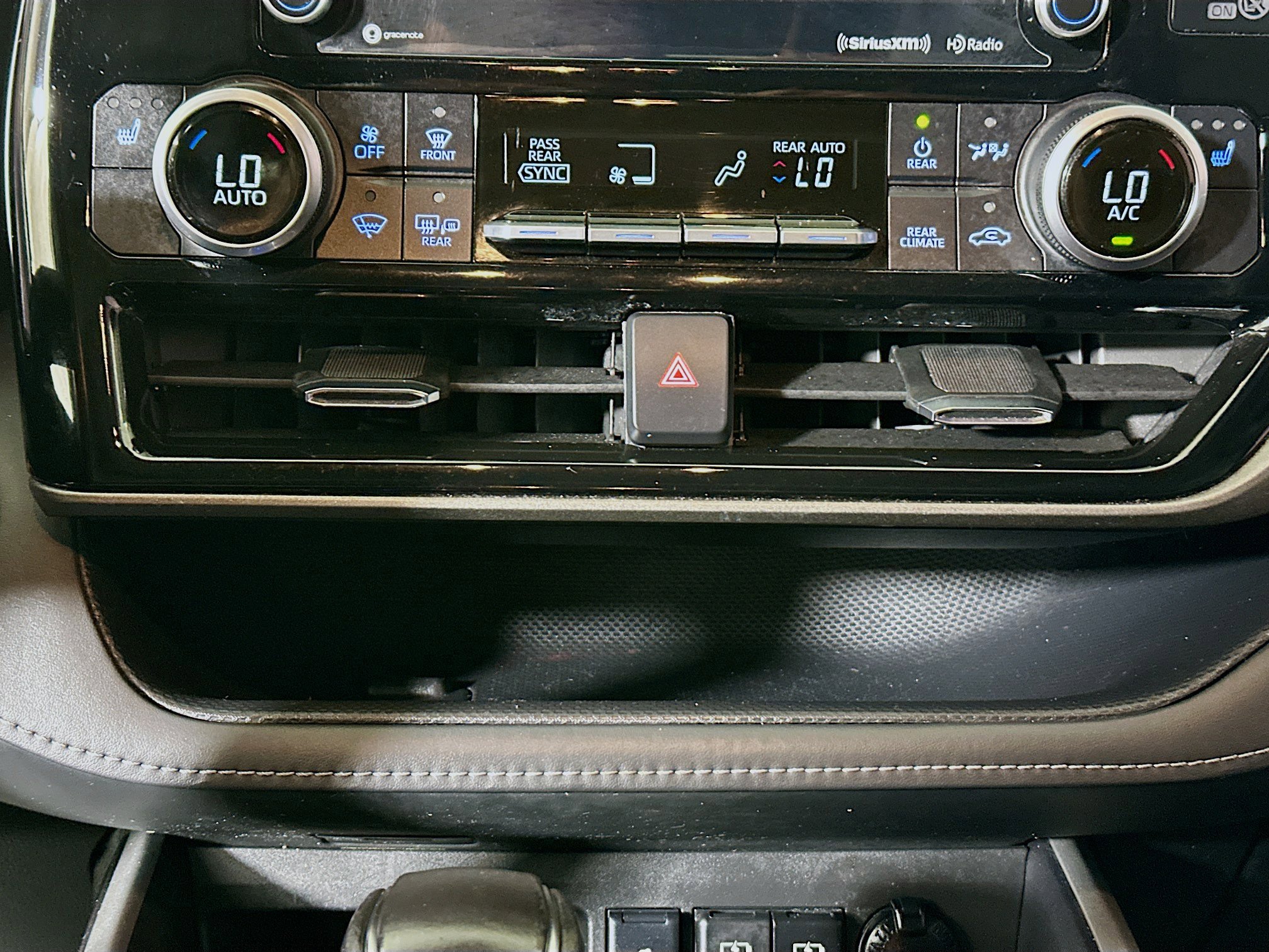 Used 2021 Toyota Highlander XLE image 22