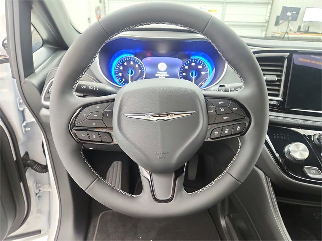 New 2026 Chrysler Pacifica Limited w/ S Appearance Package image 25