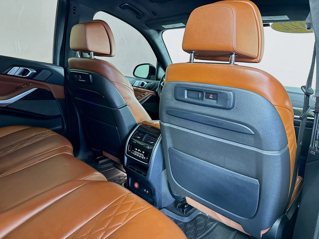 Used 2022 BMW X7 M50i AWD/4WD image 31