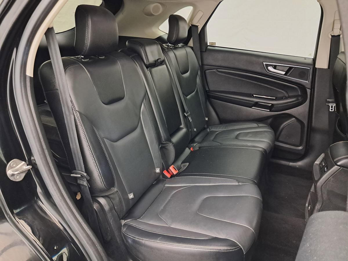 Used 2017 Ford Edge Titanium FWD image 28