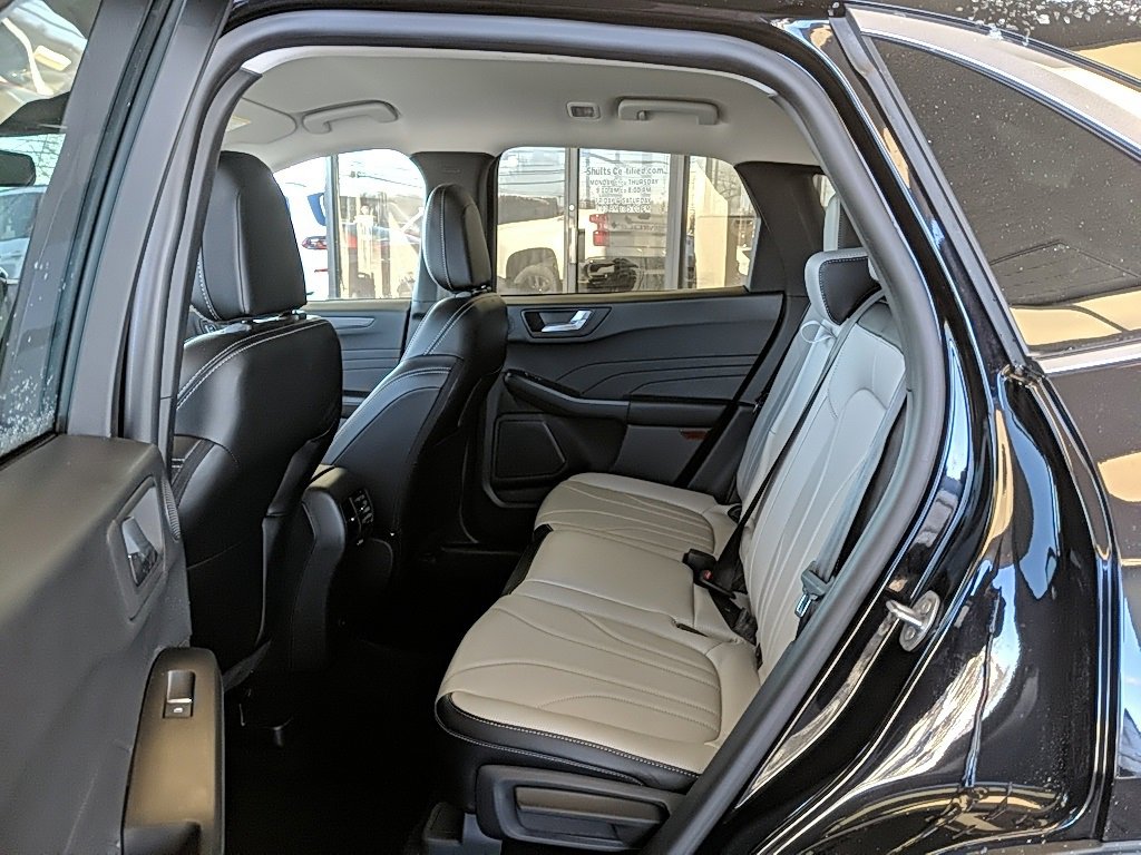 Used 2025 Ford Escape Platinum w/ Premium Technology Package image 11