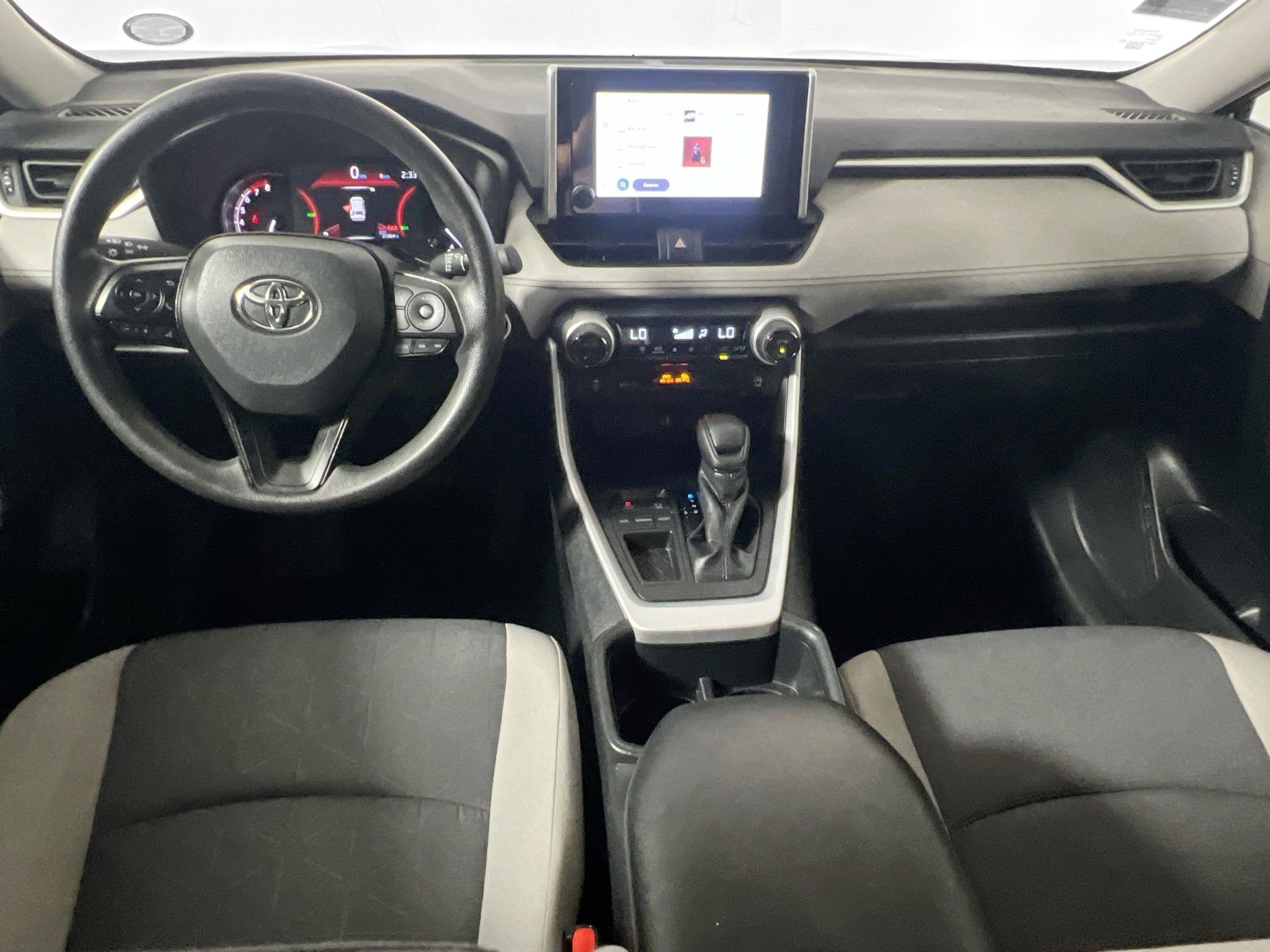 Used 2025 Toyota RAV4 XLE FWD image 29