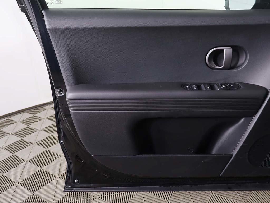 Used 2025 Hyundai Ioniq 5 SE RWD image 20
