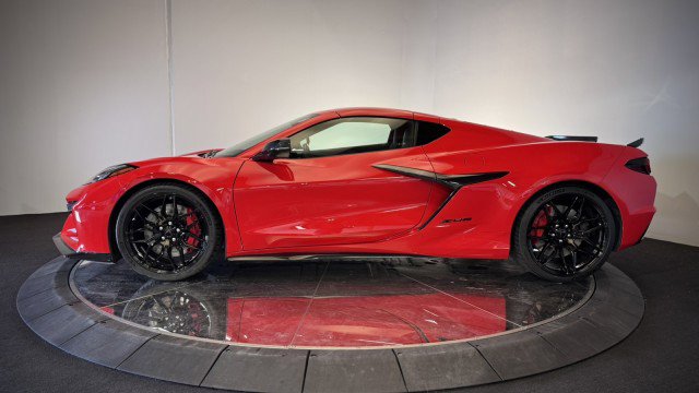 Used 2024 Chevrolet Corvette Z06 w/ Stealth Interior Trim Package RWD image 24