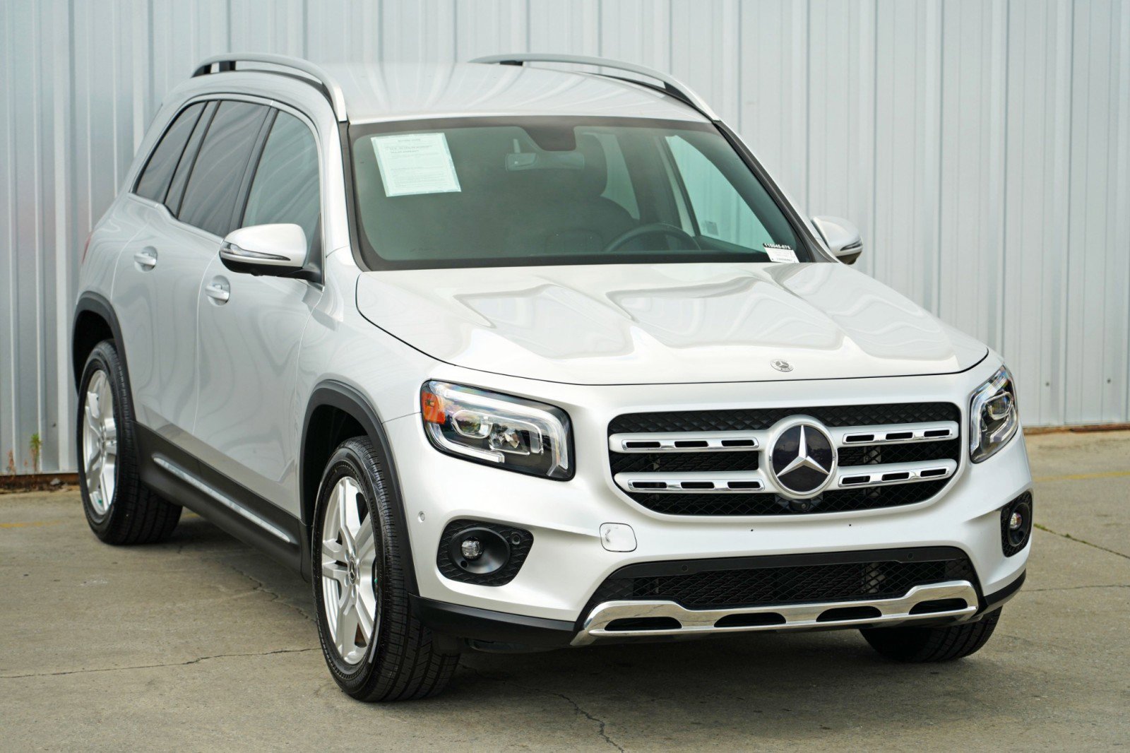 Used 2021 Mercedes-Benz GLB 250 4MATIC w/ Premium Package image 53