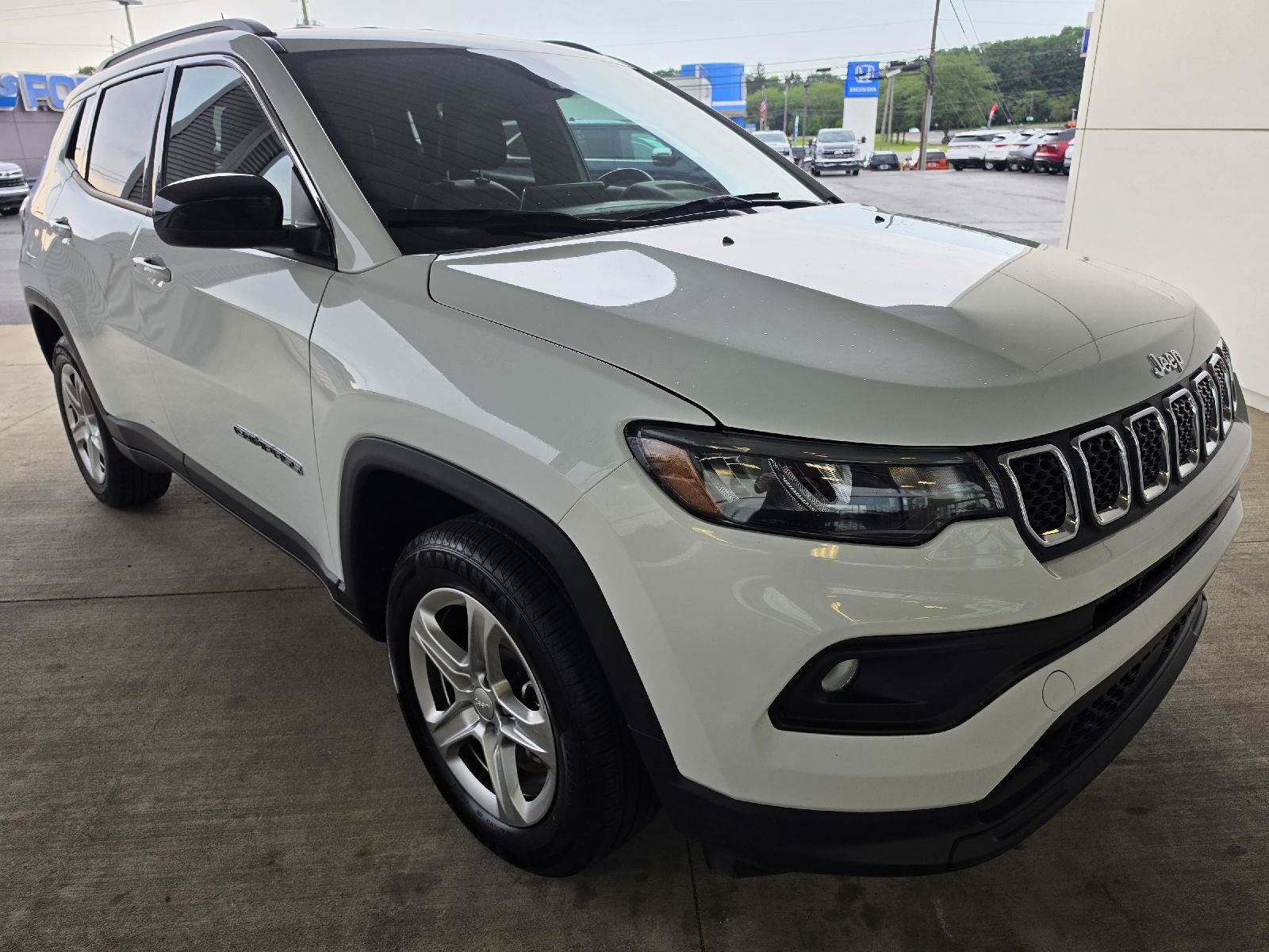 Used 2024 Jeep Compass Latitude AWD/4WD image 7