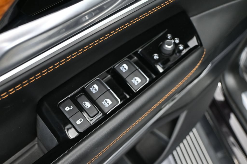 Used 2023 Jeep Grand Wagoneer Series III AWD/4WD image 14