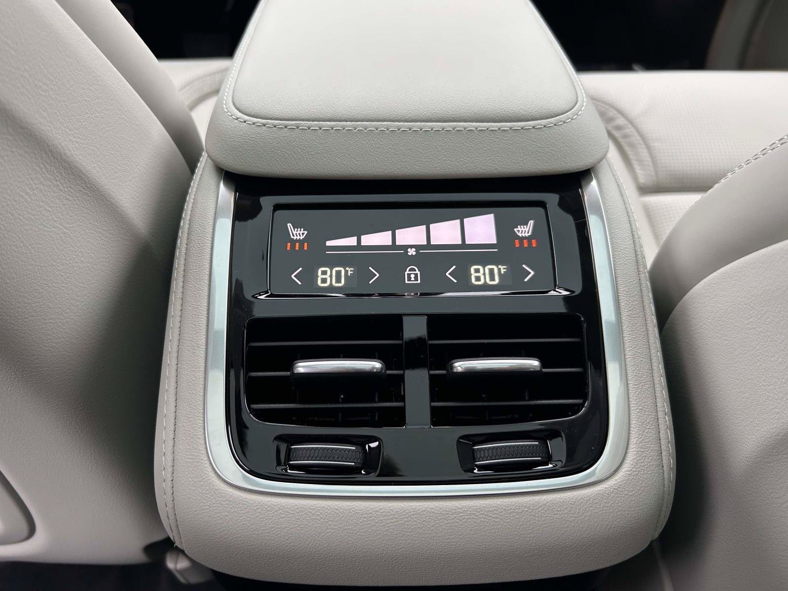 New 2026 Volvo XC90 B6 Ultra w/ Protection Package AWD/4WD image 16