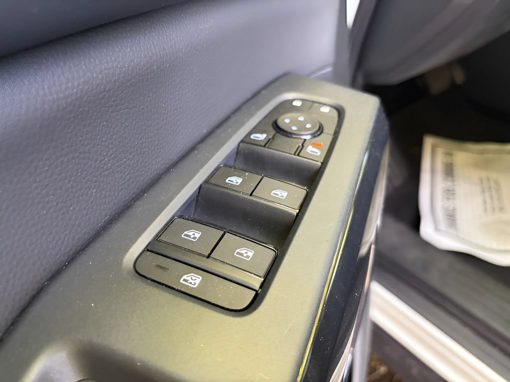 Used 2024 Nissan Pathfinder SV AWD/4WD image 15